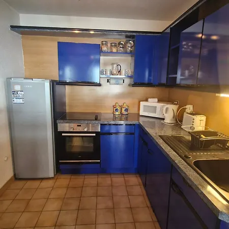 Apartment 2 Pieces Vue Avec Parking Proche - Fr-1-780-51 *